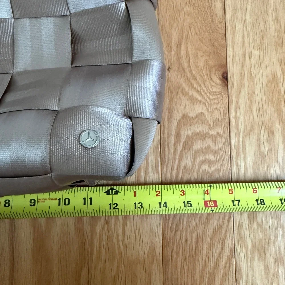 Harveys seatbelt bag